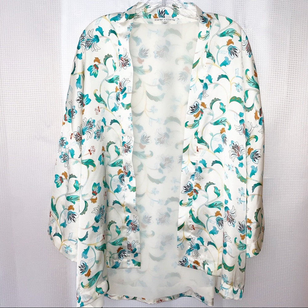 Violet & Claire Floral print satin Kimono size: L